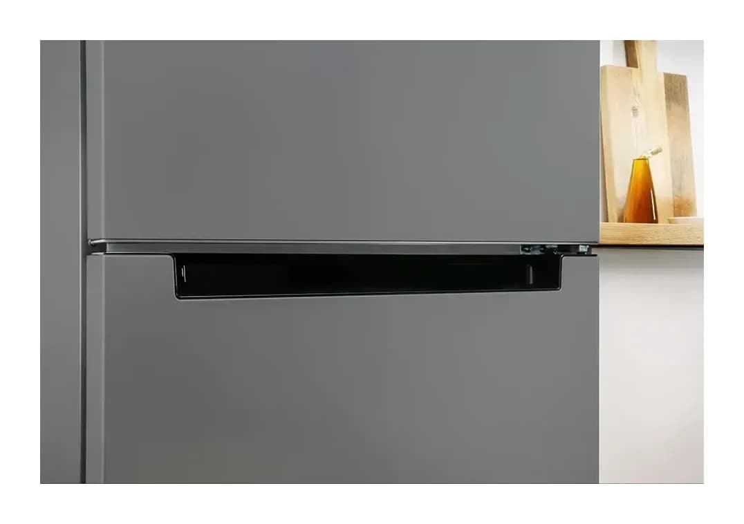 Холодильник с морозильником Indesit DS 3200 G