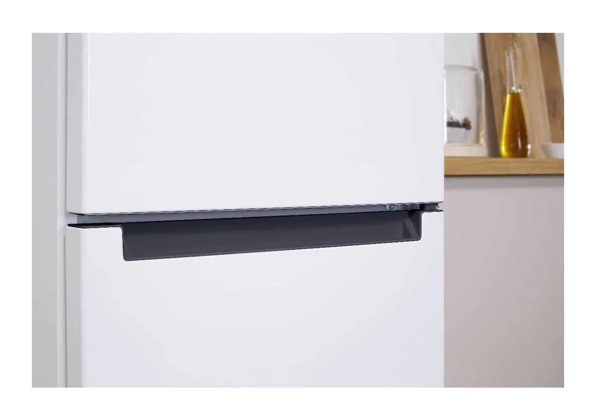 Холодильник с морозильником Indesit DS 3180 W
