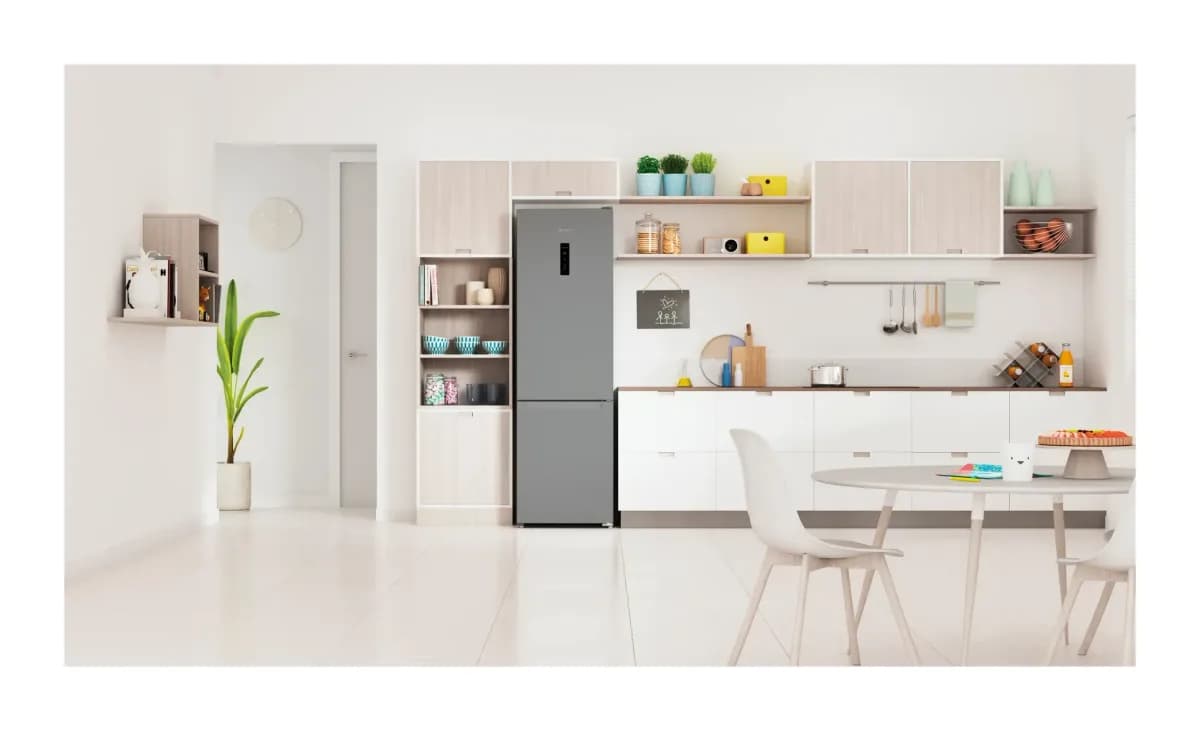 Холодильник с морозильником Indesit ITS 5200 G