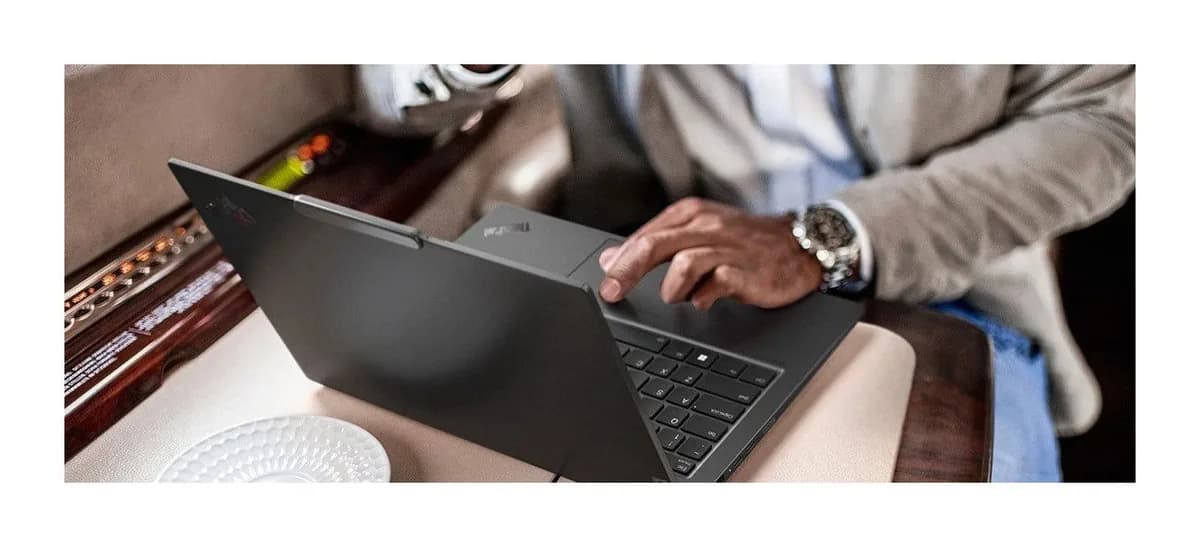 Ноутбук Lenovo ThinkPad X1 Carbon Gen 12 (21KDS31500) Windows 11 Pro