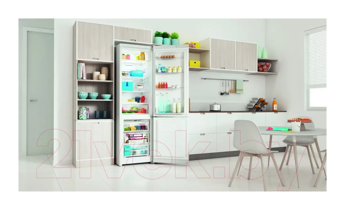 Холодильник с морозильником Indesit ITR 5200 W