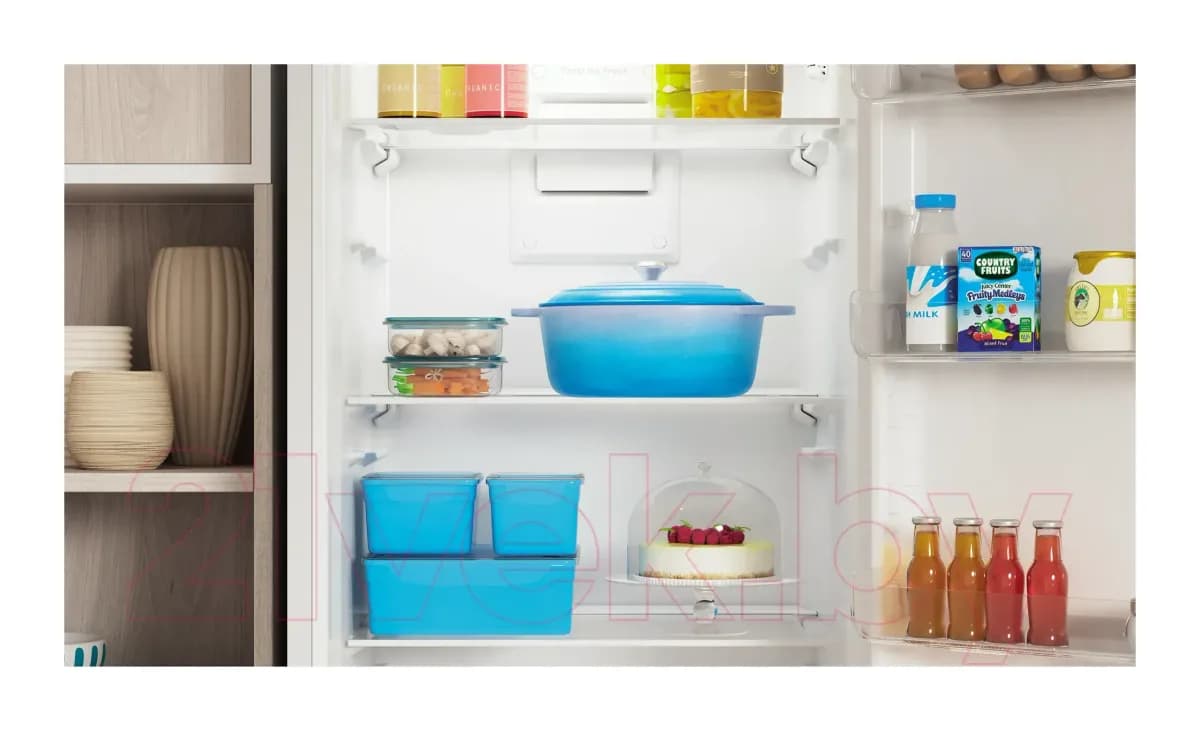 Холодильник с морозильником Indesit ITR 4200 W