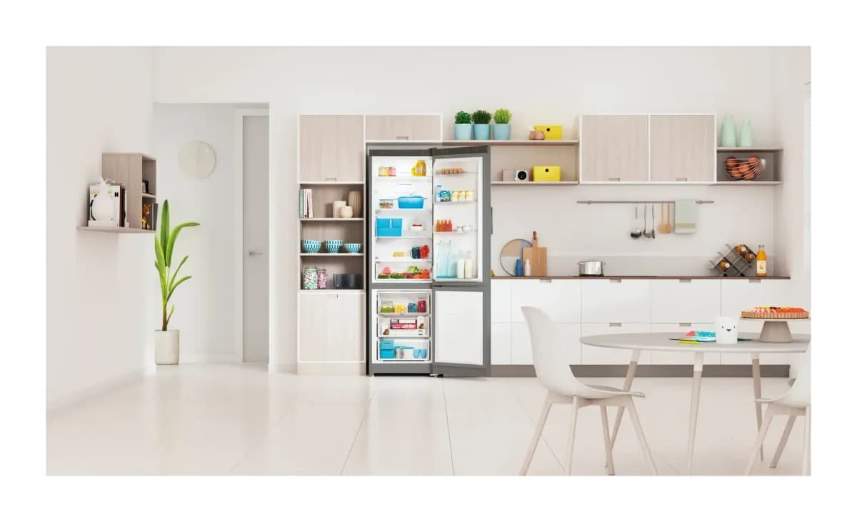 Холодильник с морозильником Indesit ITS 5200 G